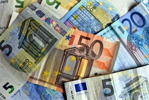 Euro a fost cotat la 4,7401 lei